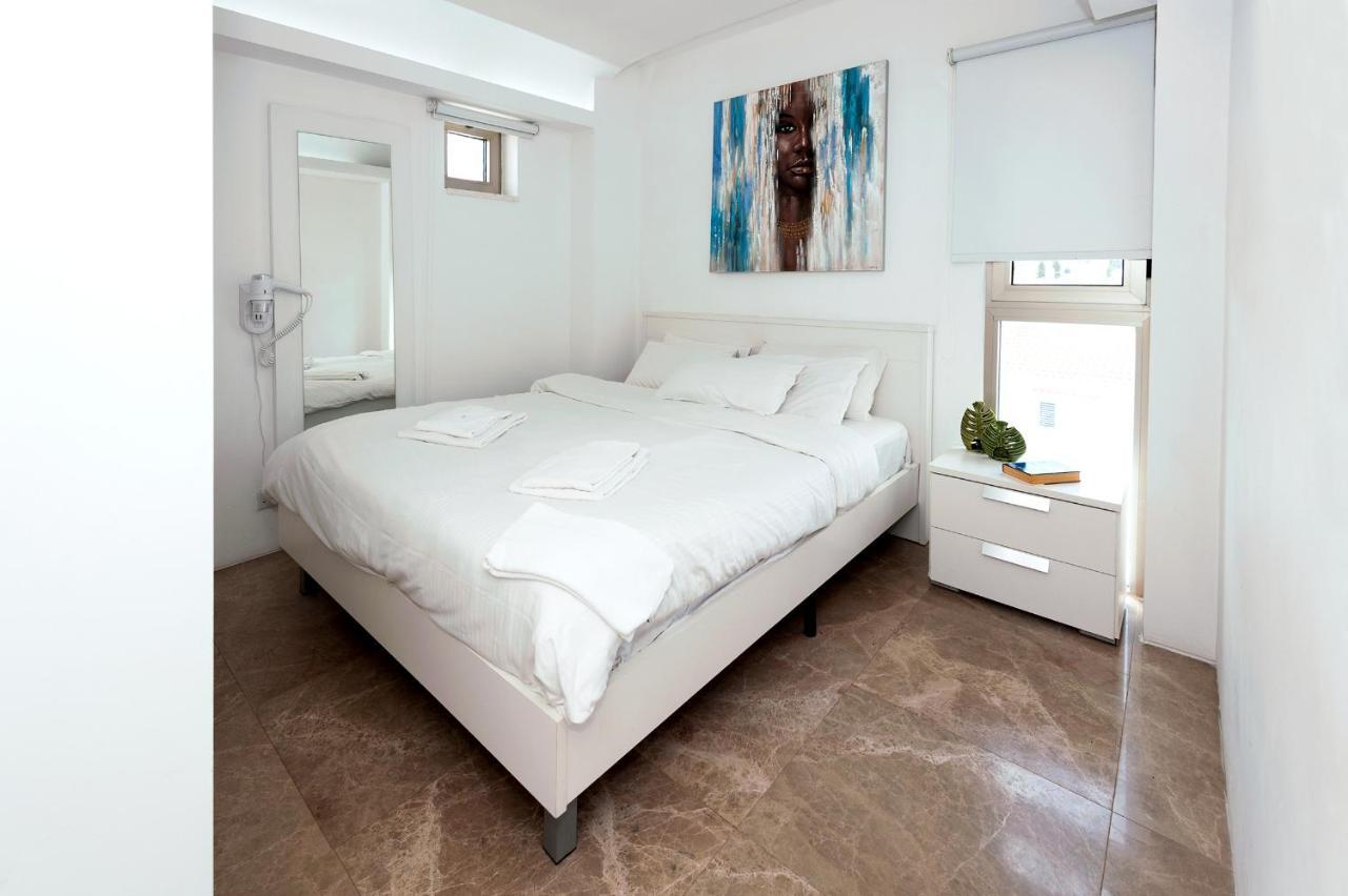 Apartment Marisol - Beachfront プロタラス エクステリア 写真